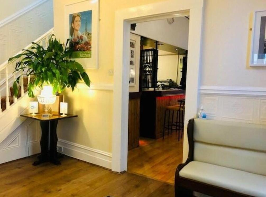 Number Twenty Five Hotel Blackpool Bagian luar foto